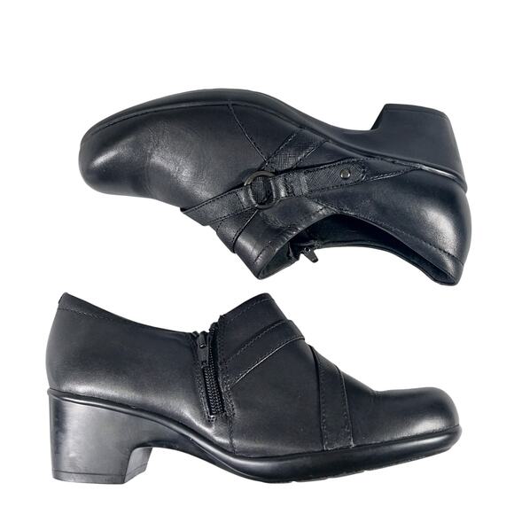 CLARKS! BLACK GENUINE LEATHER CRISS-CROSS FRONT W/BUCKLE COMFORT SHOES! SZ 8.5M - Picture 6 of 10